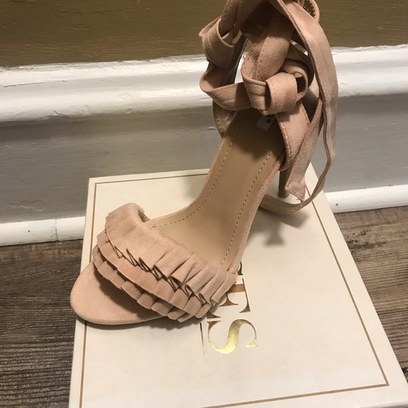 NIB VICES HEELS - Picture 3 of 6